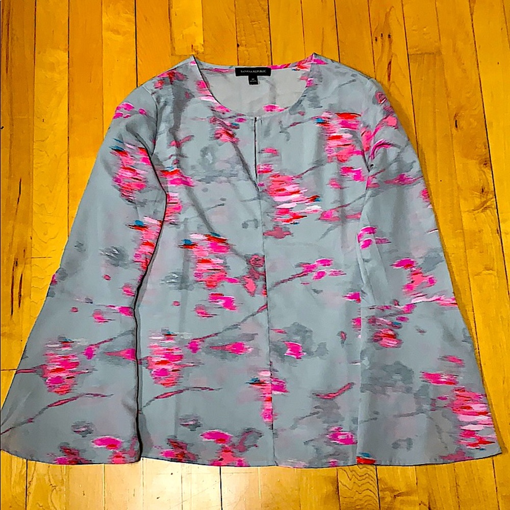 A banana republic blouse that has been worn once